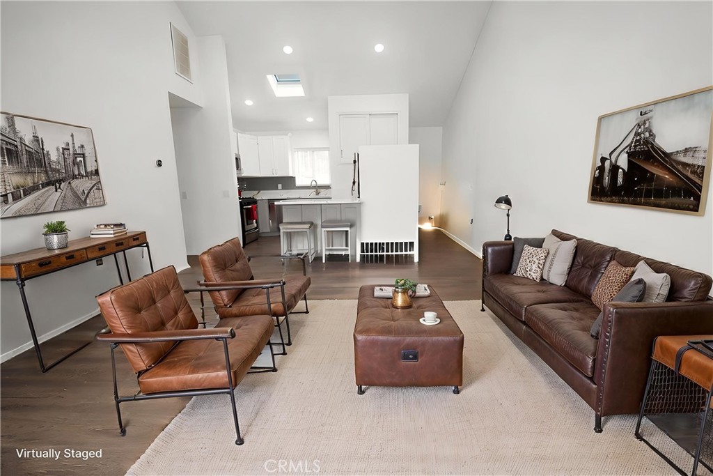 313 E Hyde Park 5