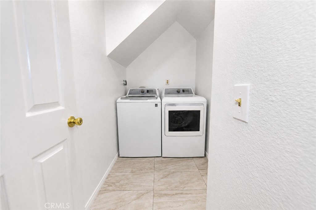 313 E Hyde Park 5