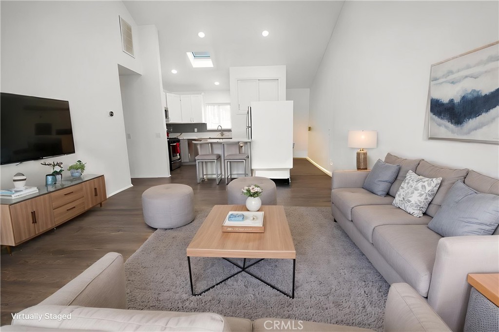 313 E Hyde Park 5