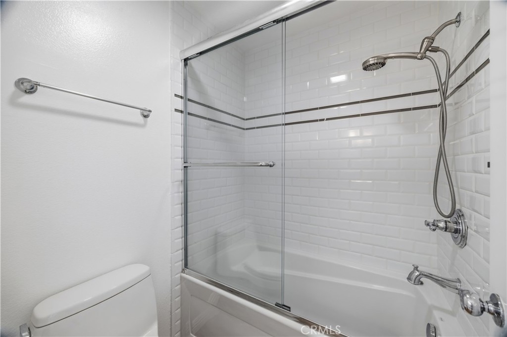 2960 Champion 805
