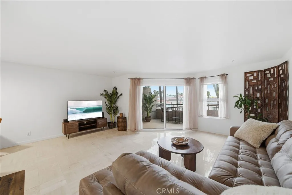1200 Pacific Coast Highway Unit 327