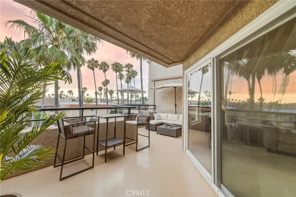 1200 Pacific Coast Highway Unit 327