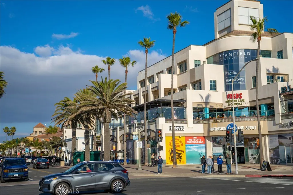 1200 Pacific Coast Highway Unit 327