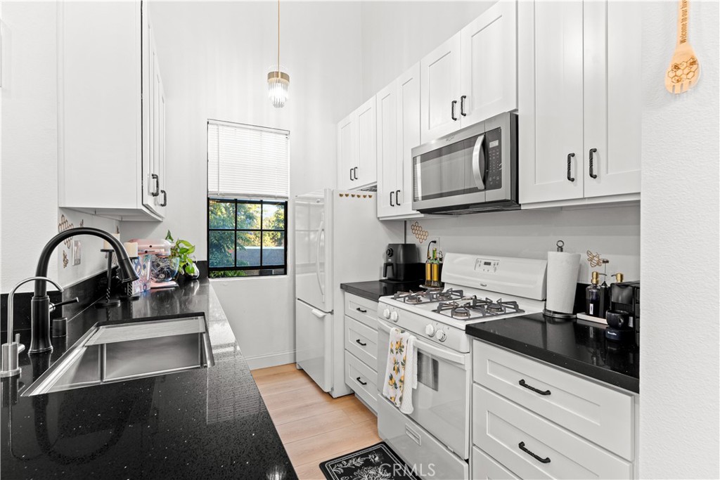 10511 Lakeside S