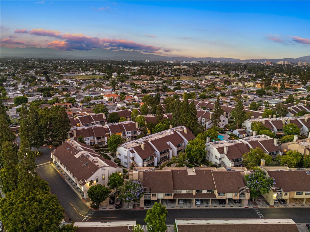 10511 Lakeside S