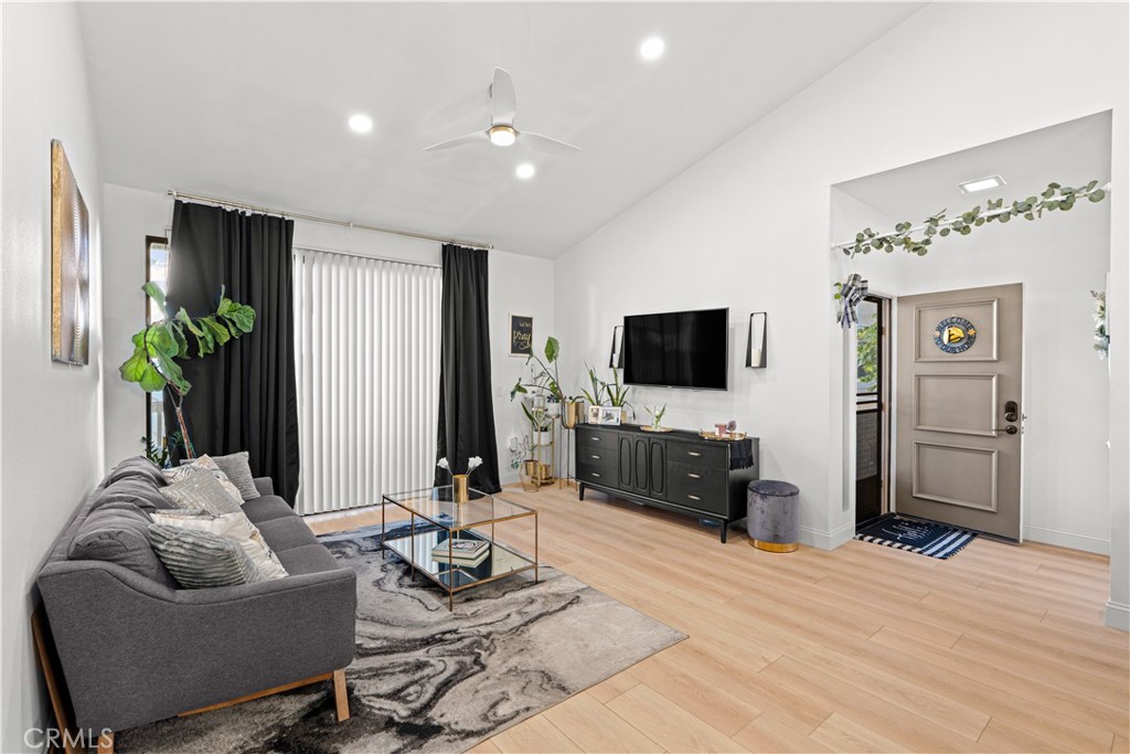 10511 Lakeside S