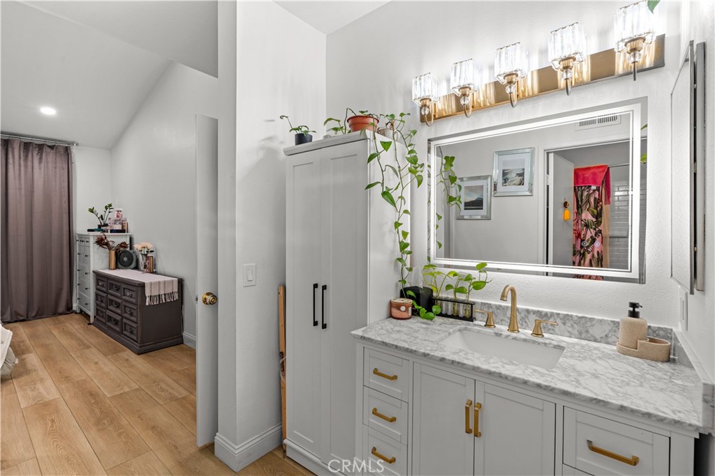 10511 Lakeside S