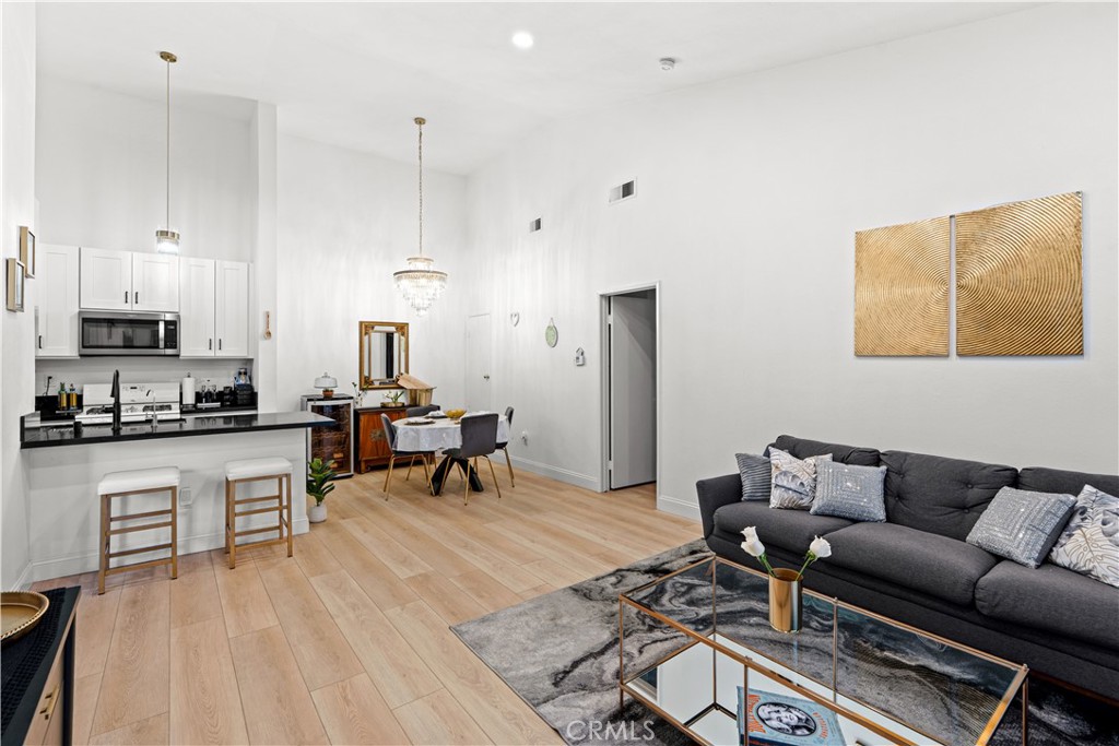 10511 Lakeside S