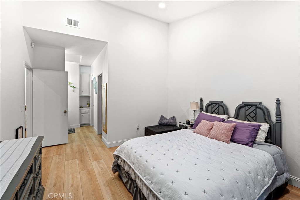 10511 Lakeside S