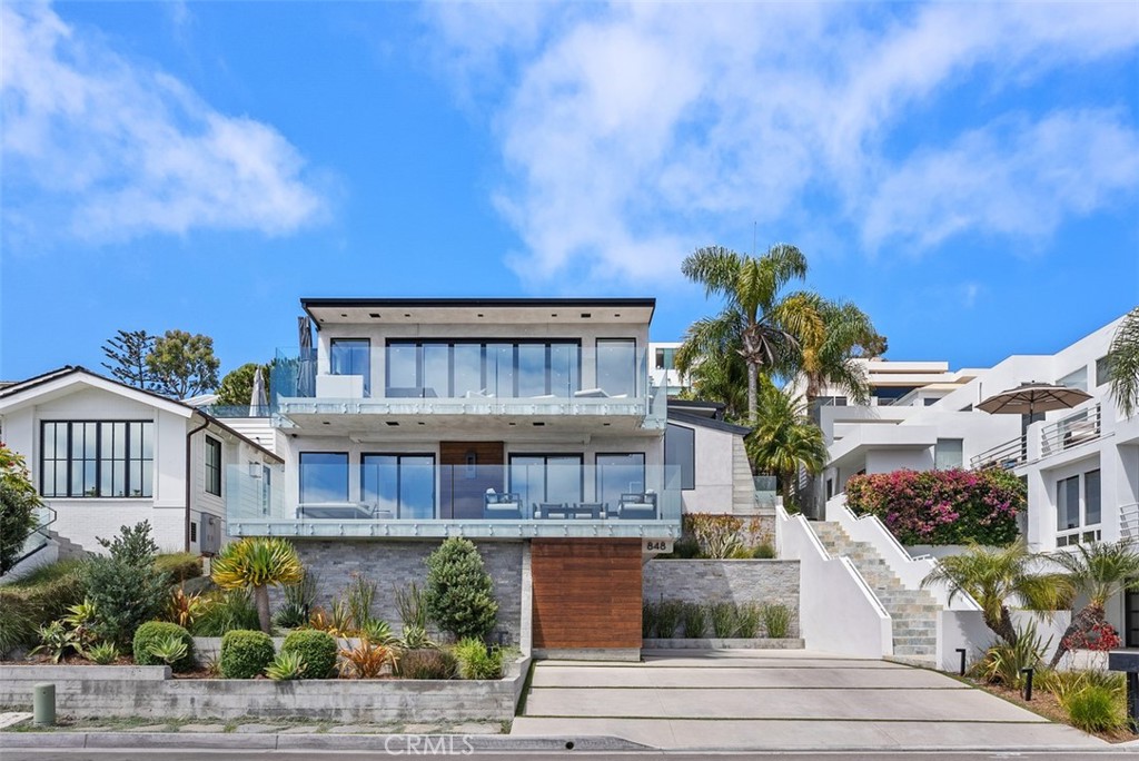 848 Hillcrest Drive
