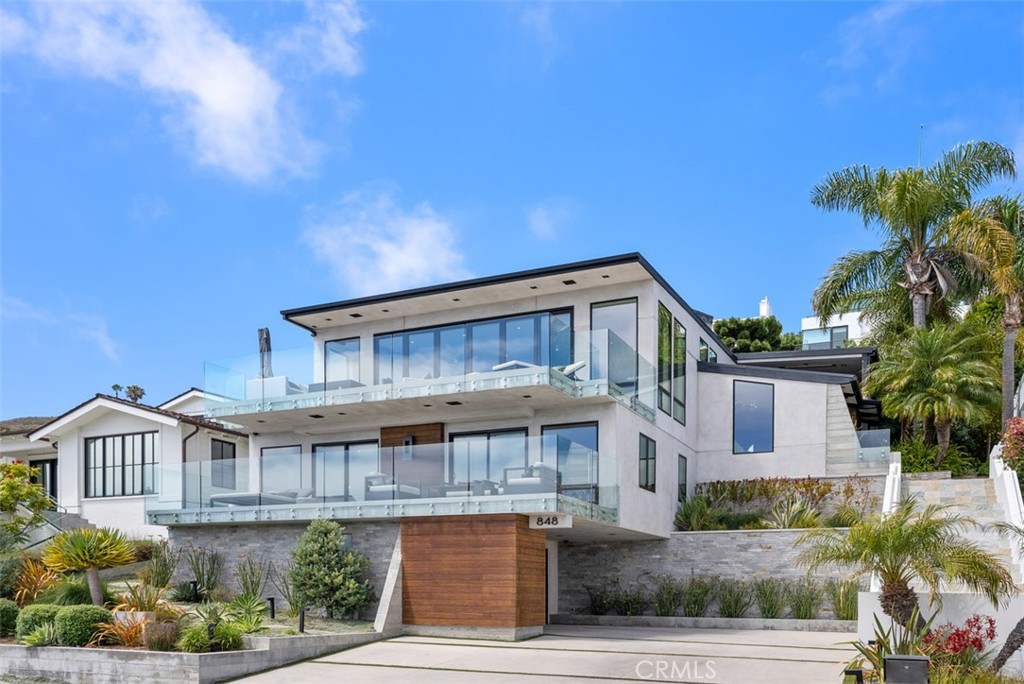848 Hillcrest Drive