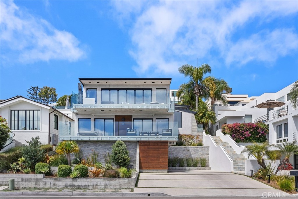 848 Hillcrest Drive