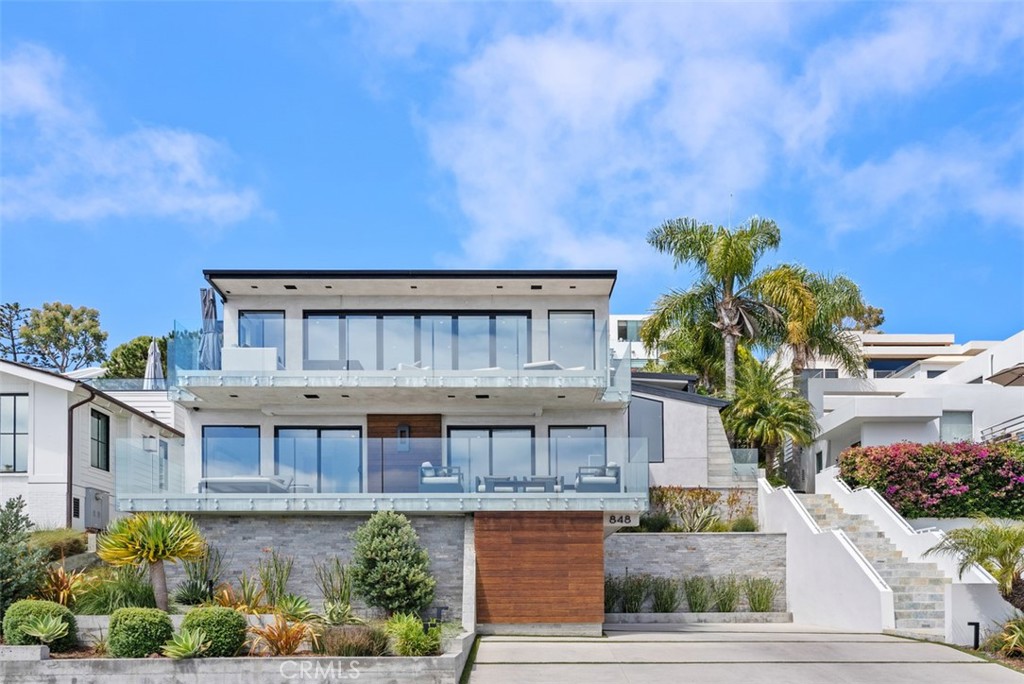 848 Hillcrest Drive