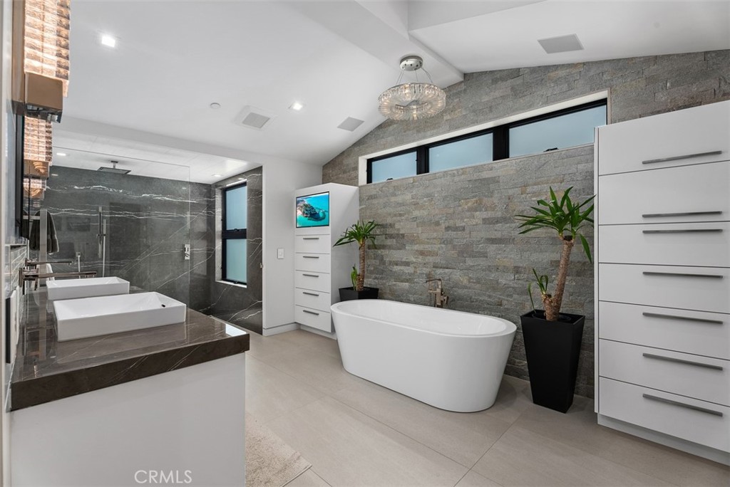 848 Hillcrest Drive