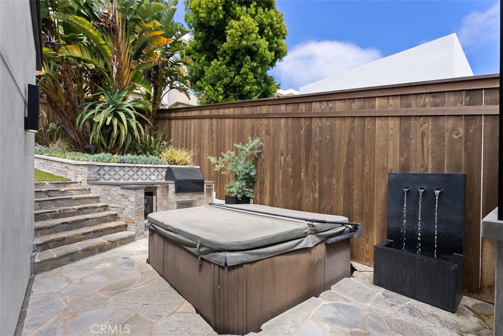 848 Hillcrest Drive