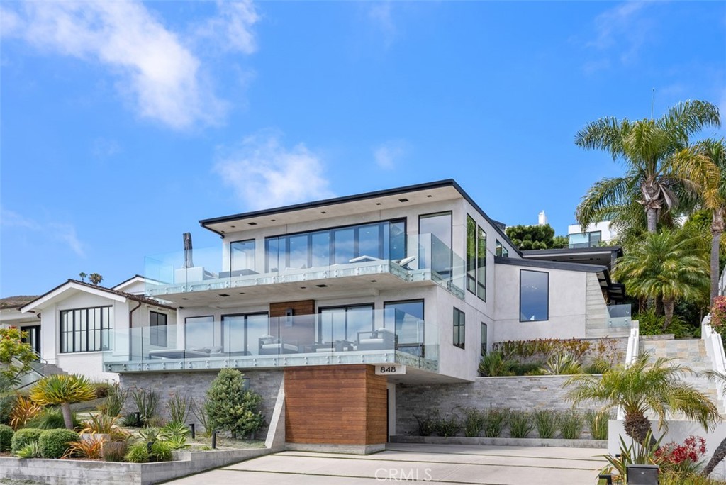 848 Hillcrest Drive
