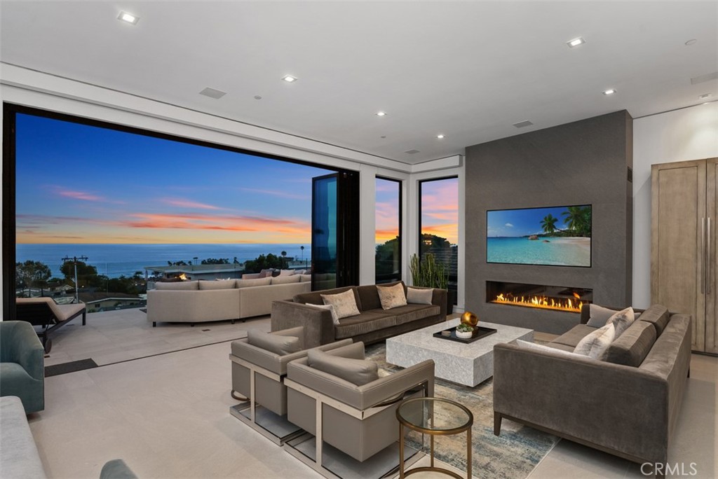 848 Hillcrest Drive