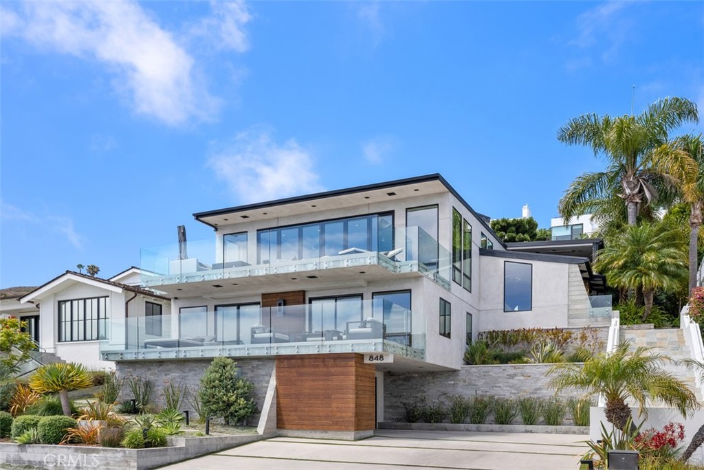 848 Hillcrest Drive