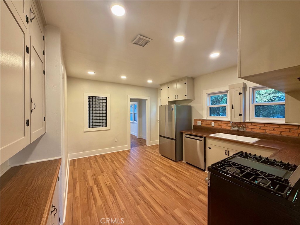 3045 Cedar