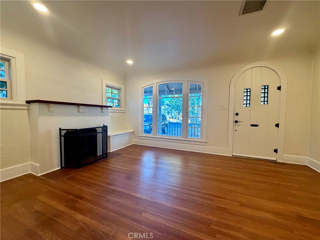 3045 Cedar