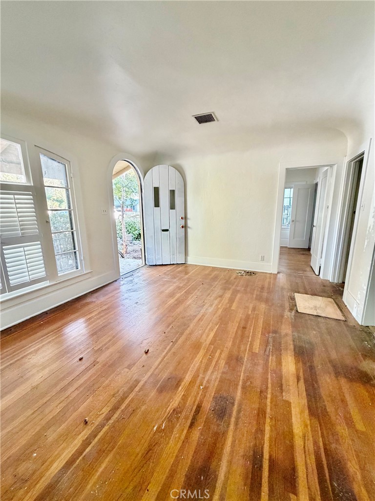 3045 Cedar