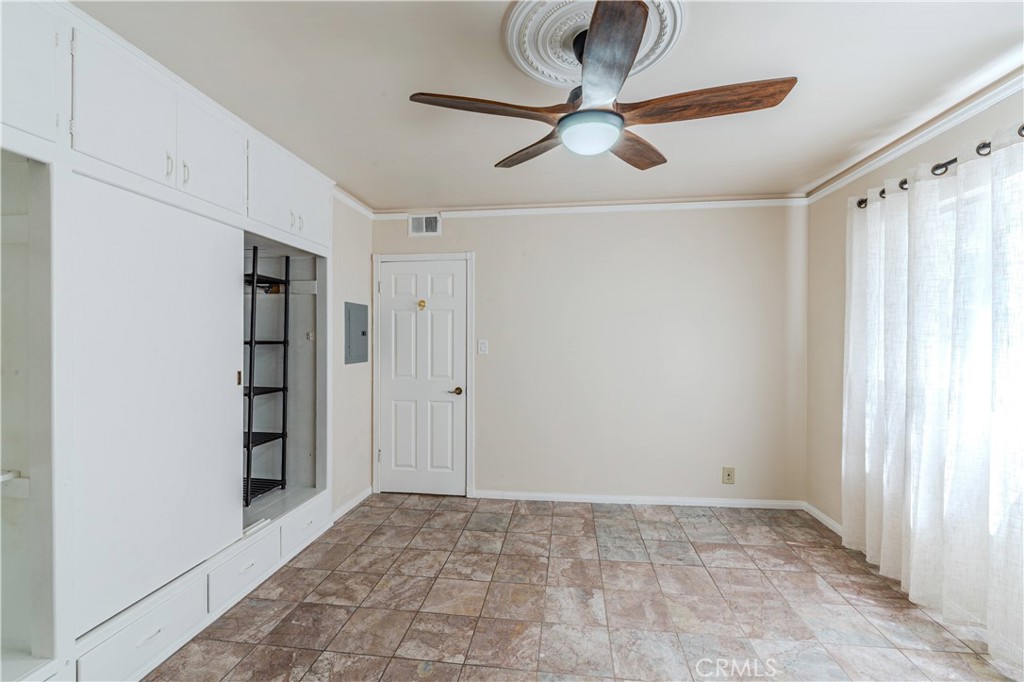 100 Cerritos Avenue 7