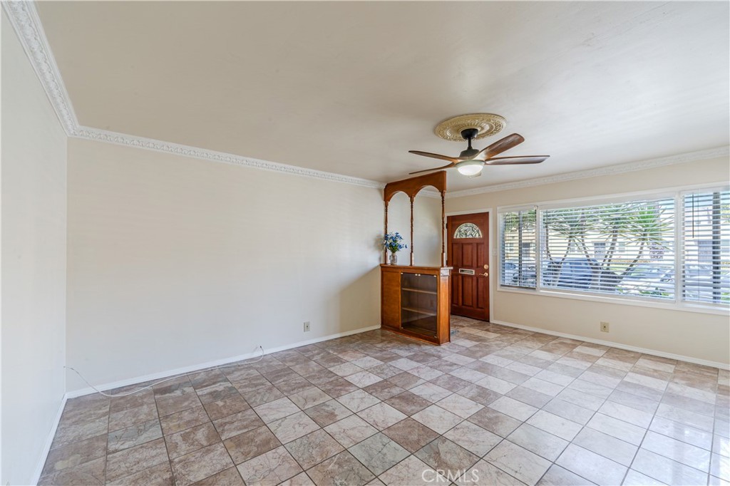 100 Cerritos Avenue 7