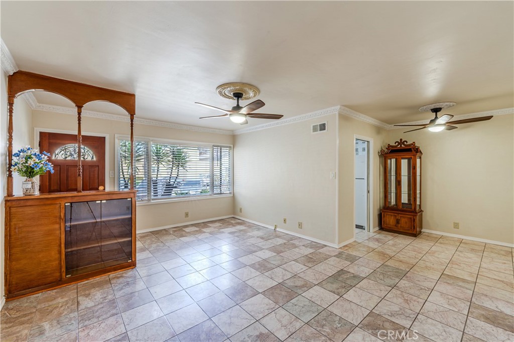 100 Cerritos Avenue 7
