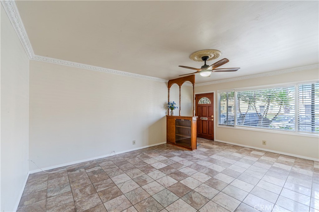 100 Cerritos Avenue 7