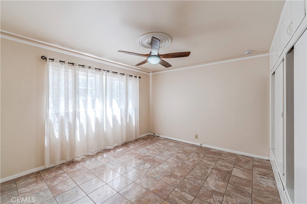 100 Cerritos Avenue 7