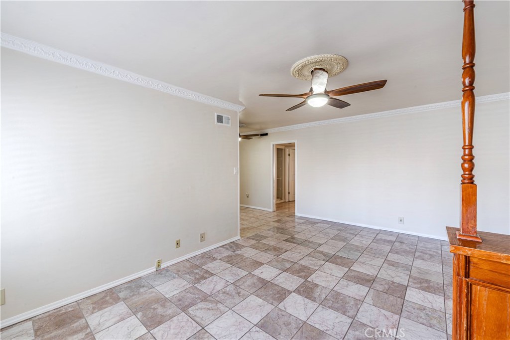100 Cerritos Avenue 7
