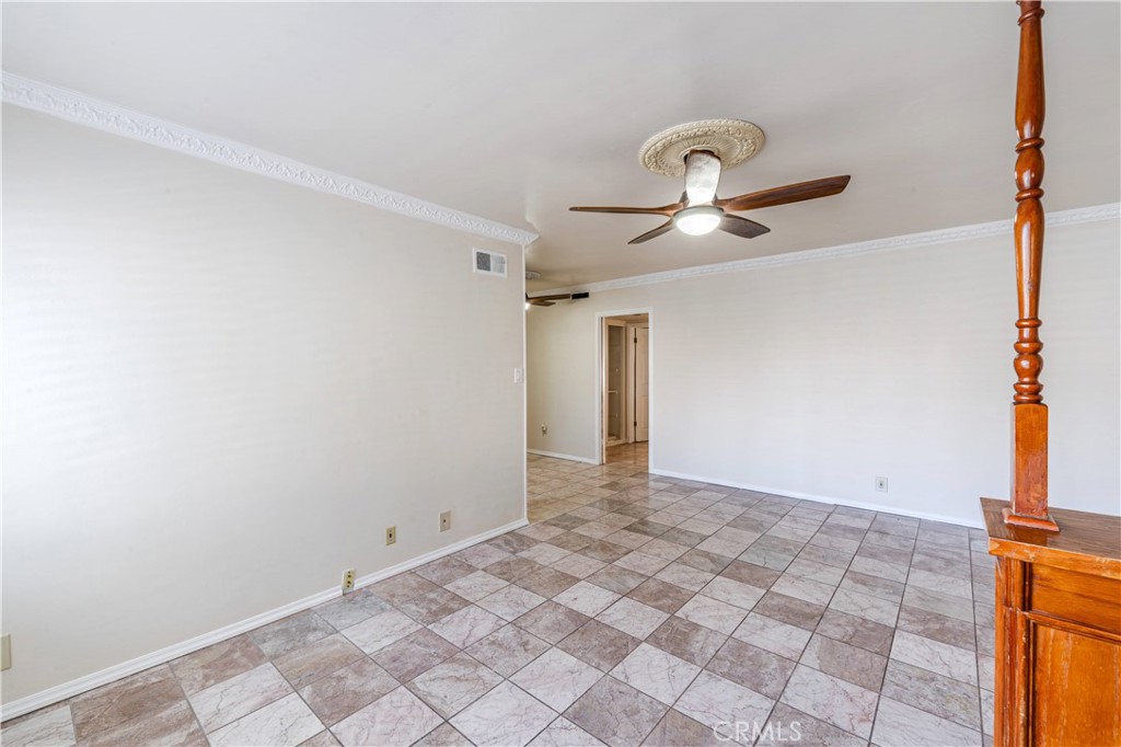 100 Cerritos Avenue 7