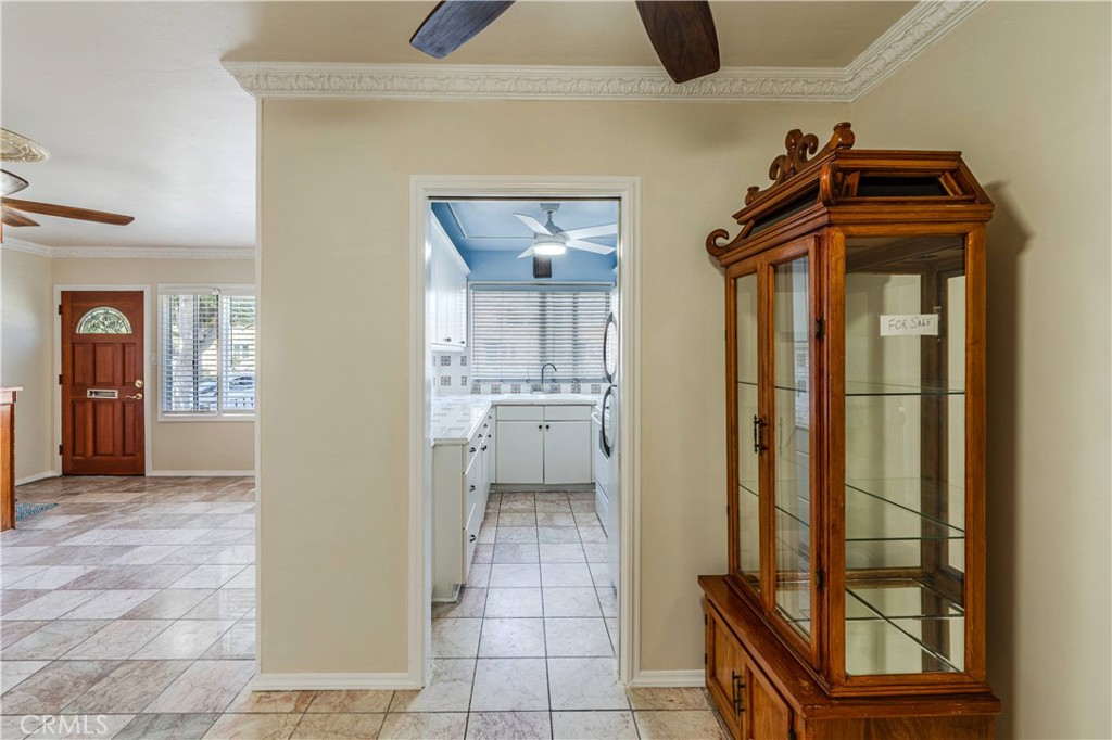 100 Cerritos Avenue 7