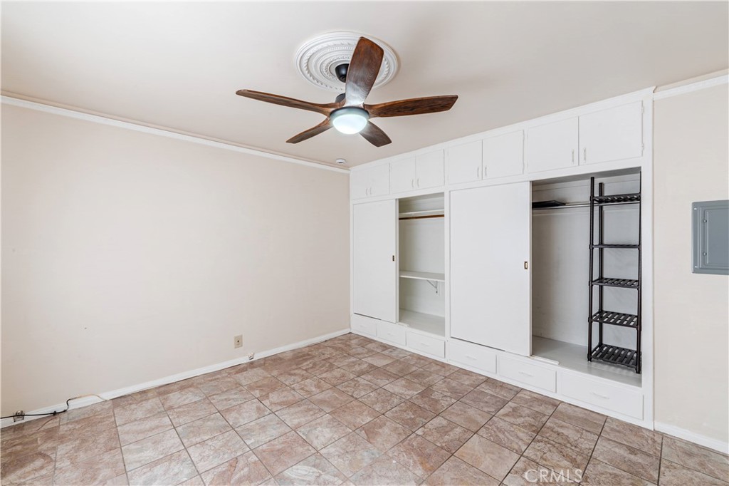 100 Cerritos Avenue 7