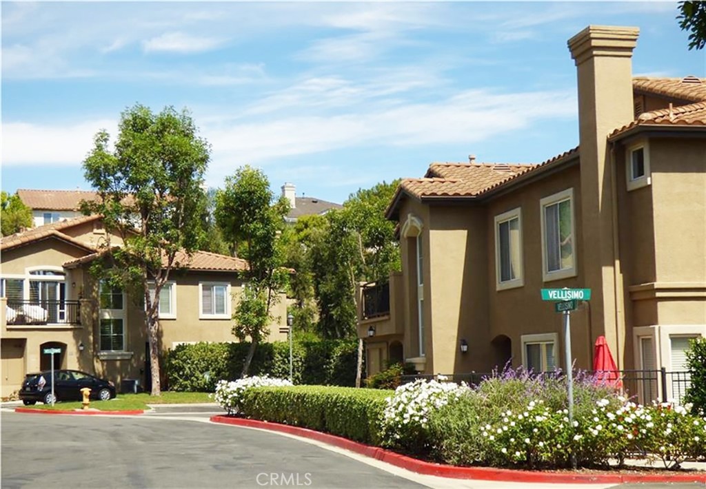 32 Vellisimo Drive
