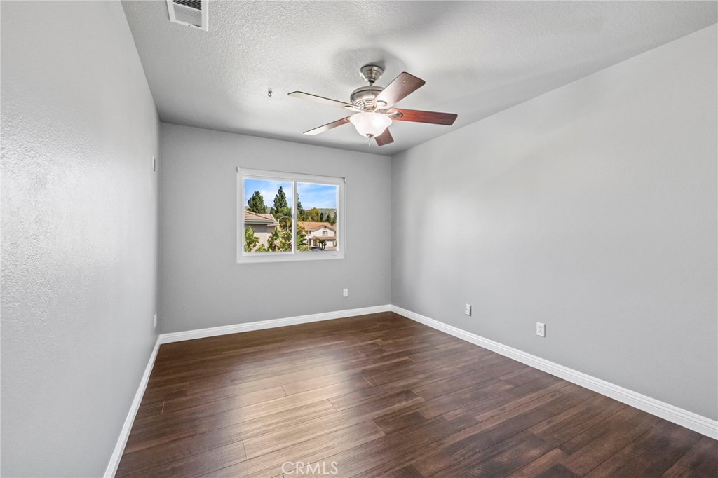 74 Linhaven