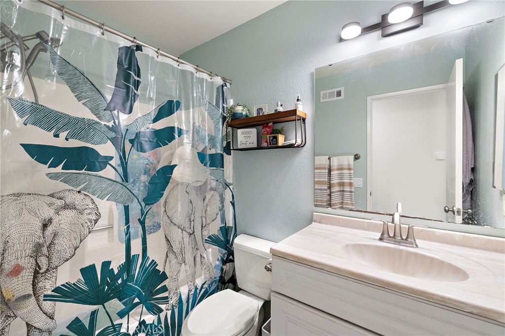 21155 Larchmont