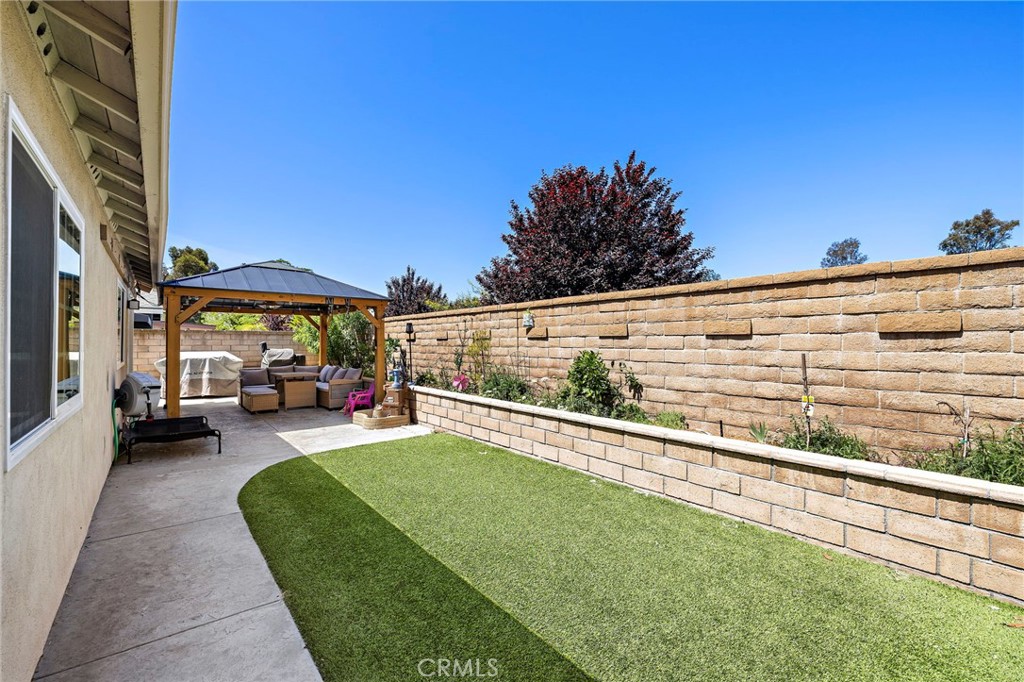 21155 Larchmont