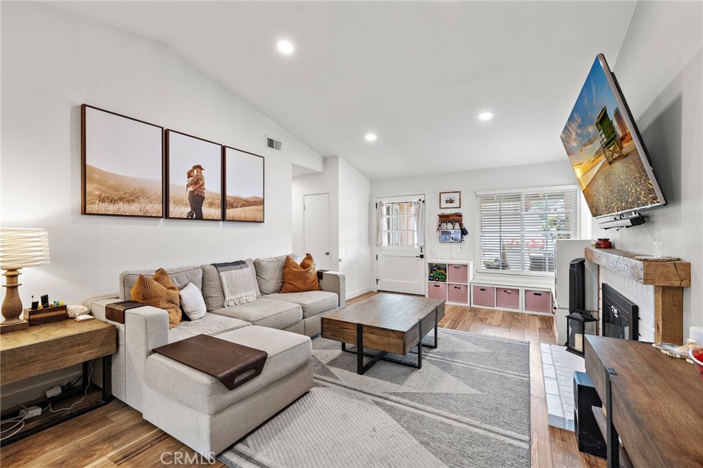 21155 Larchmont