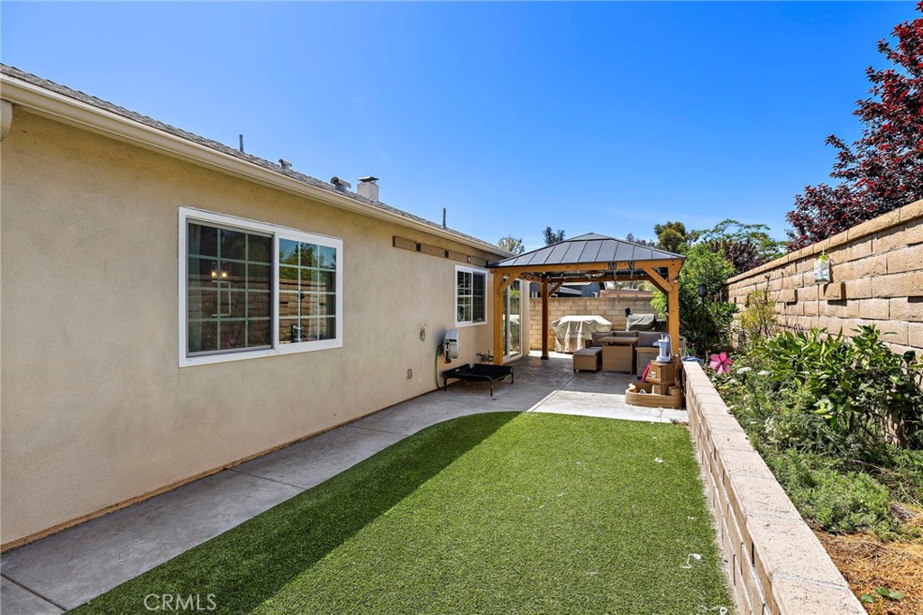 21155 Larchmont