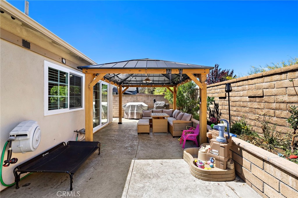 21155 Larchmont