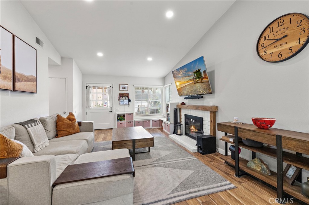 21155 Larchmont