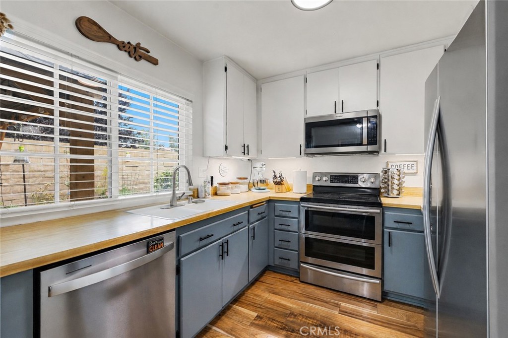21155 Larchmont