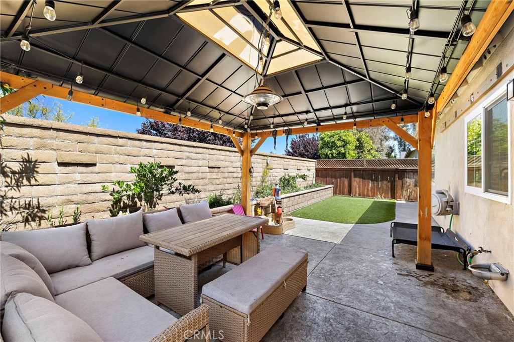 21155 Larchmont