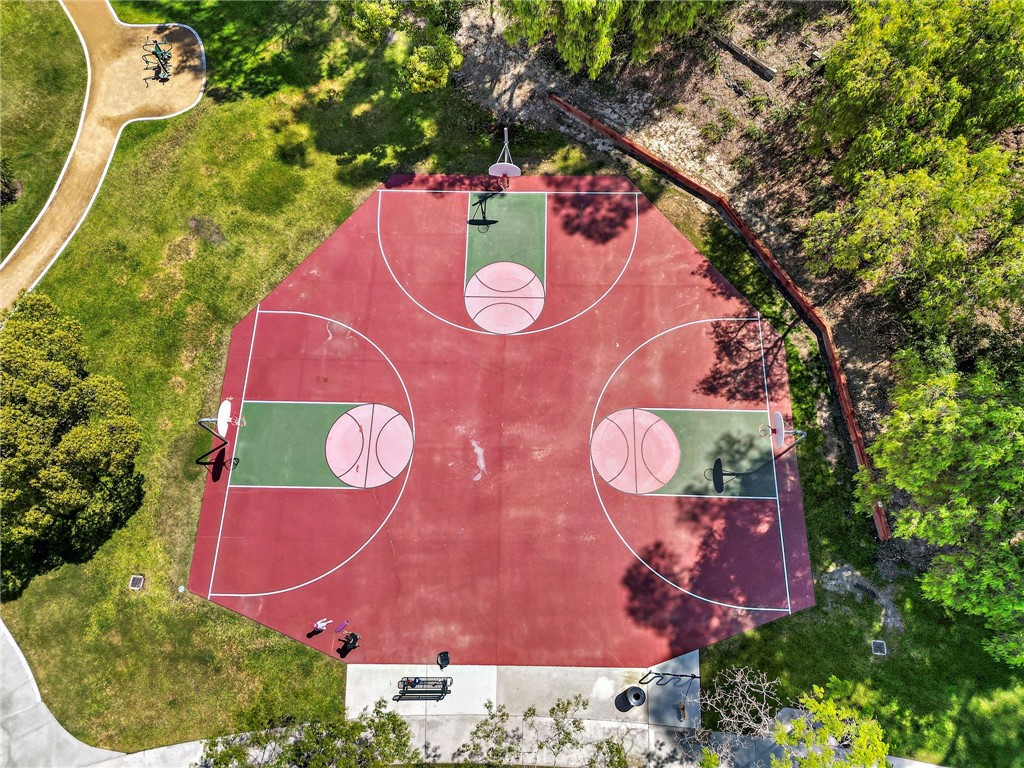21155 Larchmont