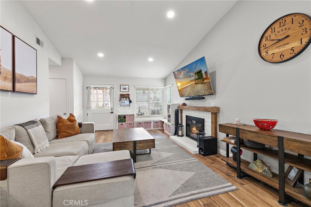21155 Larchmont