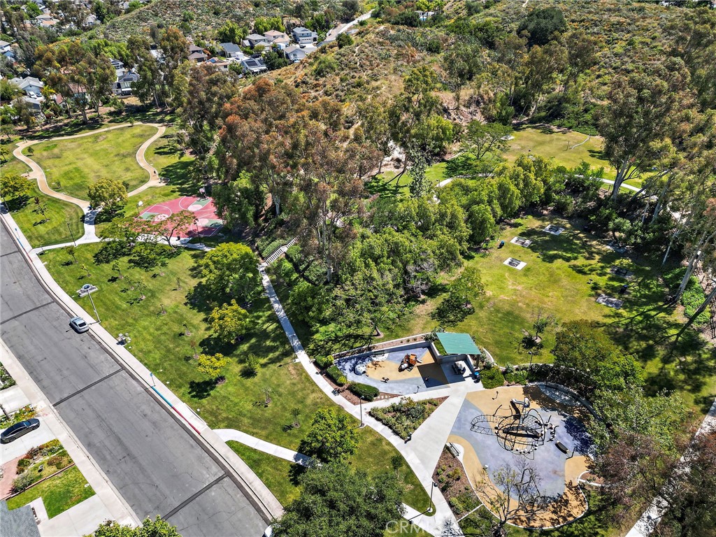 21155 Larchmont