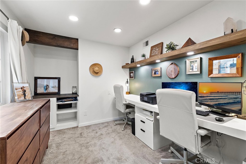 21155 Larchmont