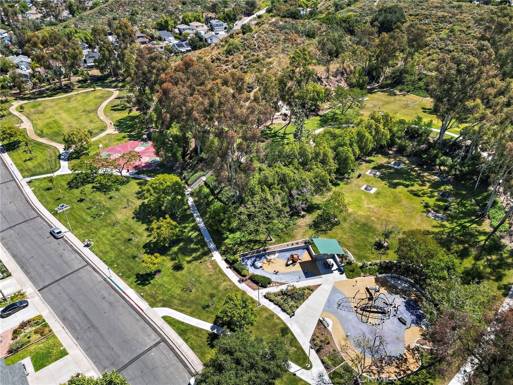 21155 Larchmont