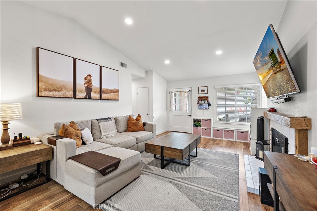 21155 Larchmont